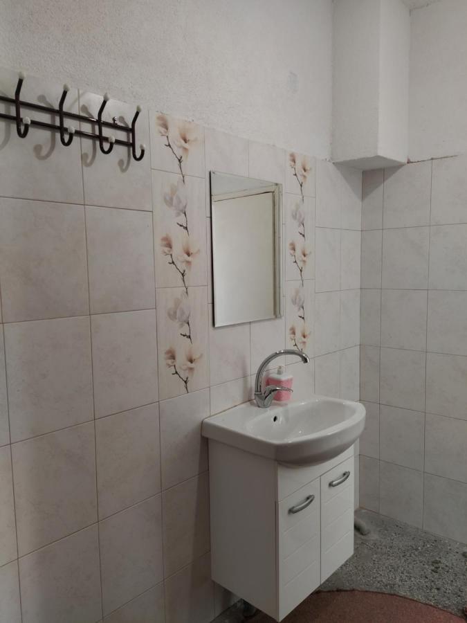 Guest House Proynovi คาโลเฟอร์ ภายนอก รูปภาพ