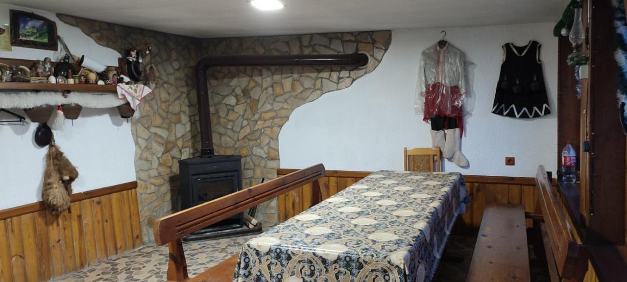 Guest House Proynovi คาโลเฟอร์ ภายนอก รูปภาพ