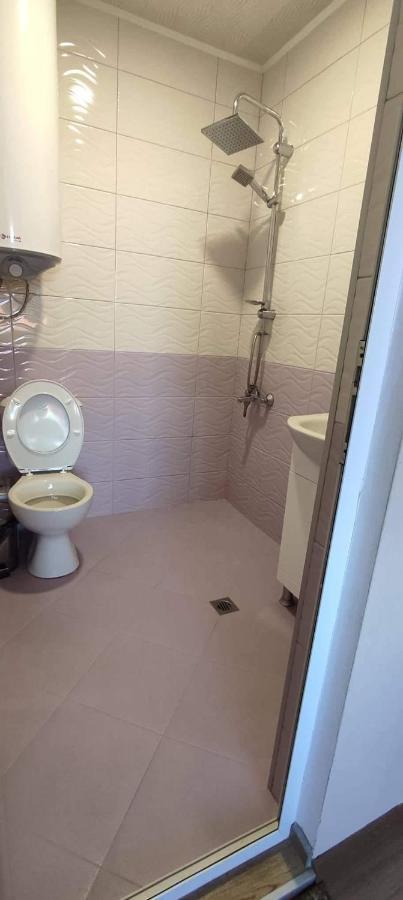 Guest House Proynovi คาโลเฟอร์ ภายนอก รูปภาพ
