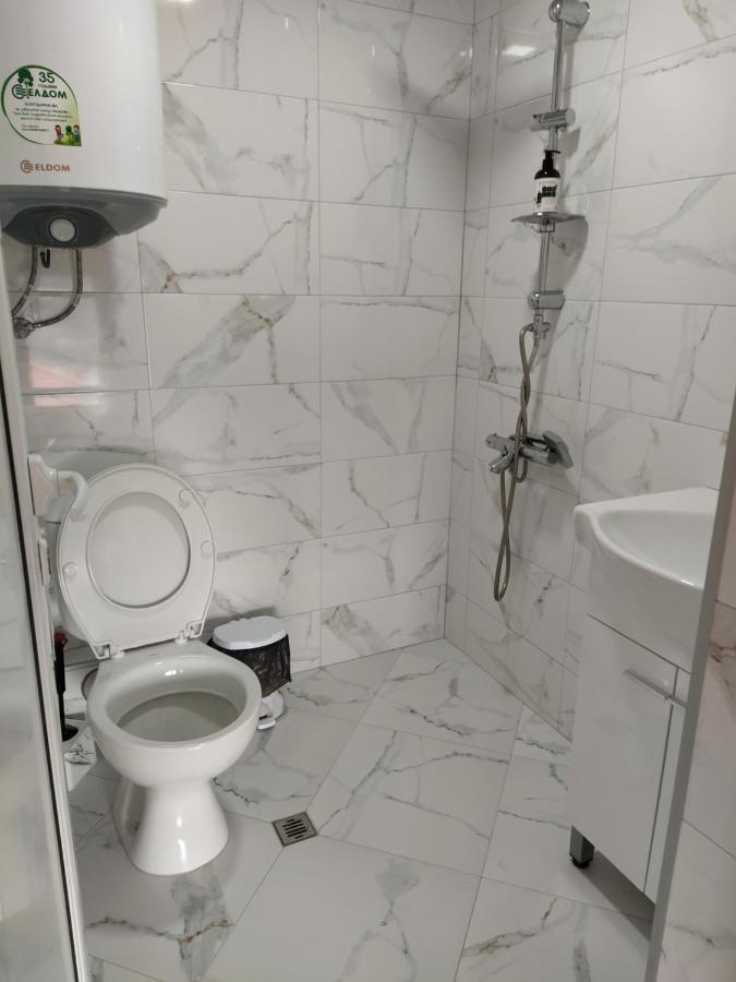 Guest House Proynovi คาโลเฟอร์ ภายนอก รูปภาพ