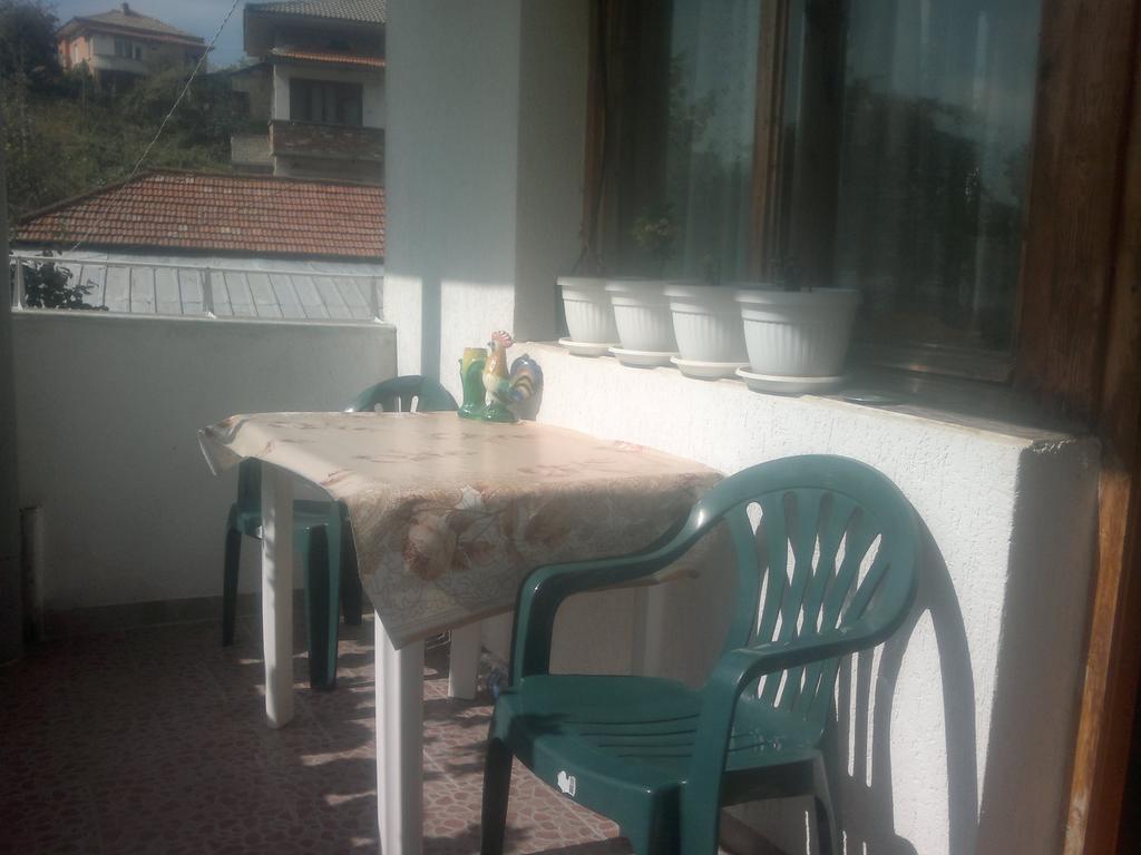 Guest House Proynovi คาโลเฟอร์ ภายนอก รูปภาพ