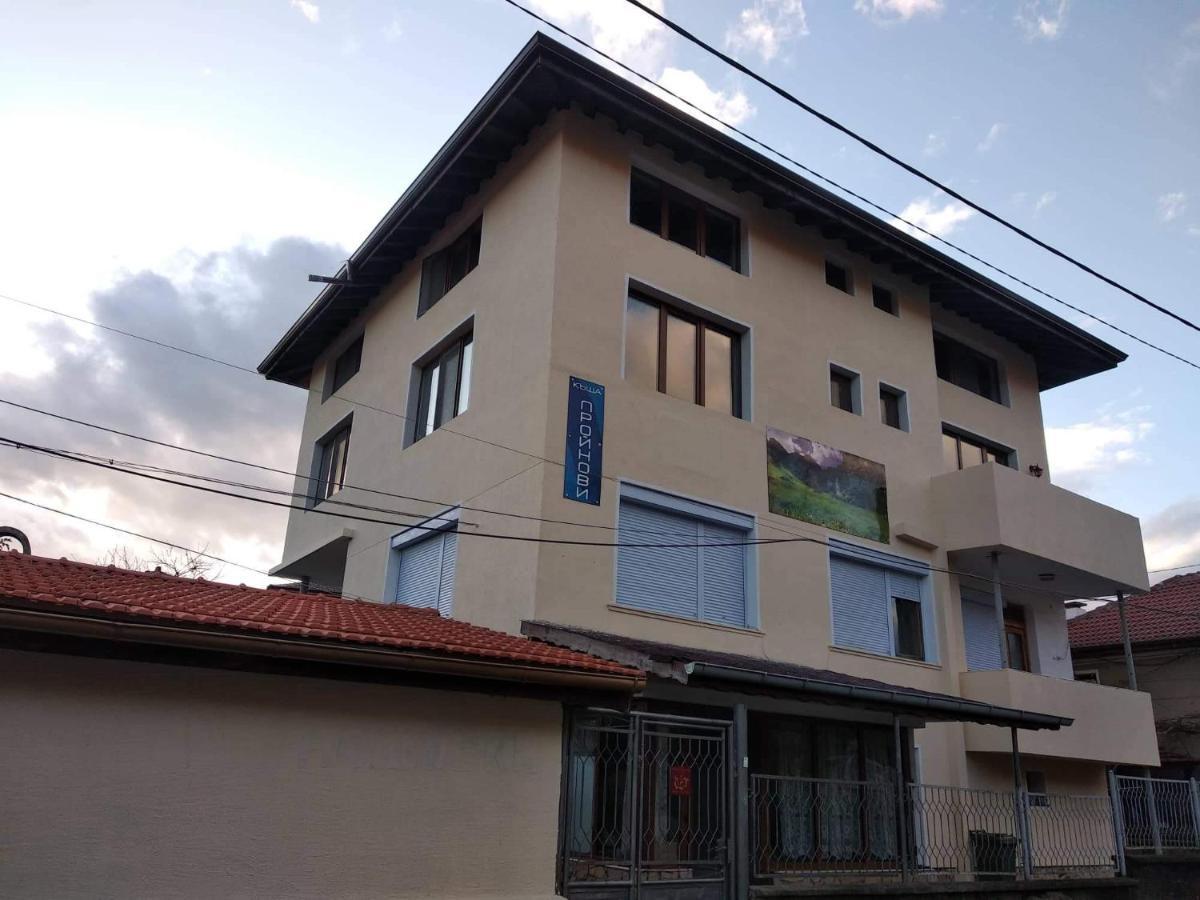 Guest House Proynovi คาโลเฟอร์ ภายนอก รูปภาพ