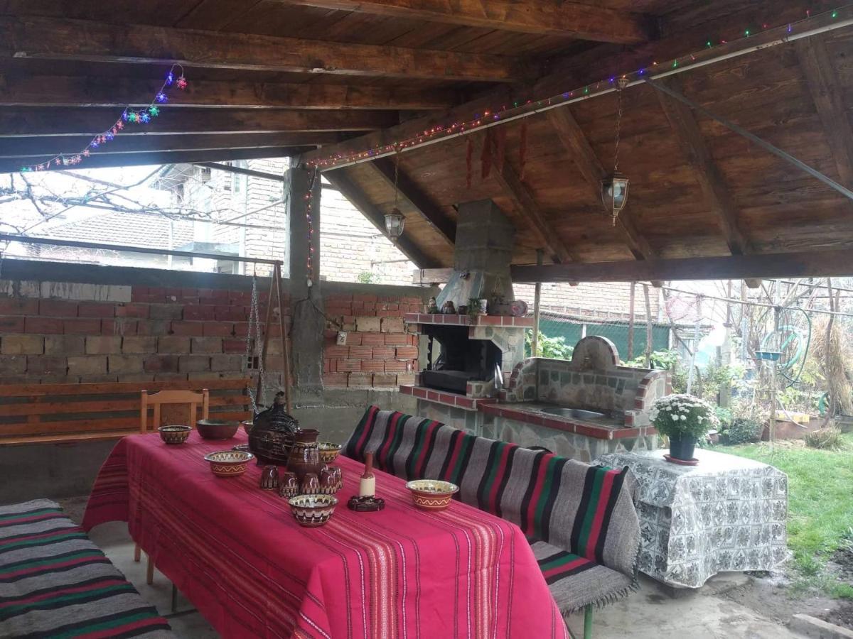 Guest House Proynovi คาโลเฟอร์ ภายนอก รูปภาพ
